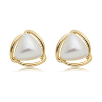 Brinco Pino Pérola Triangular | Banhado a Ouro 18k